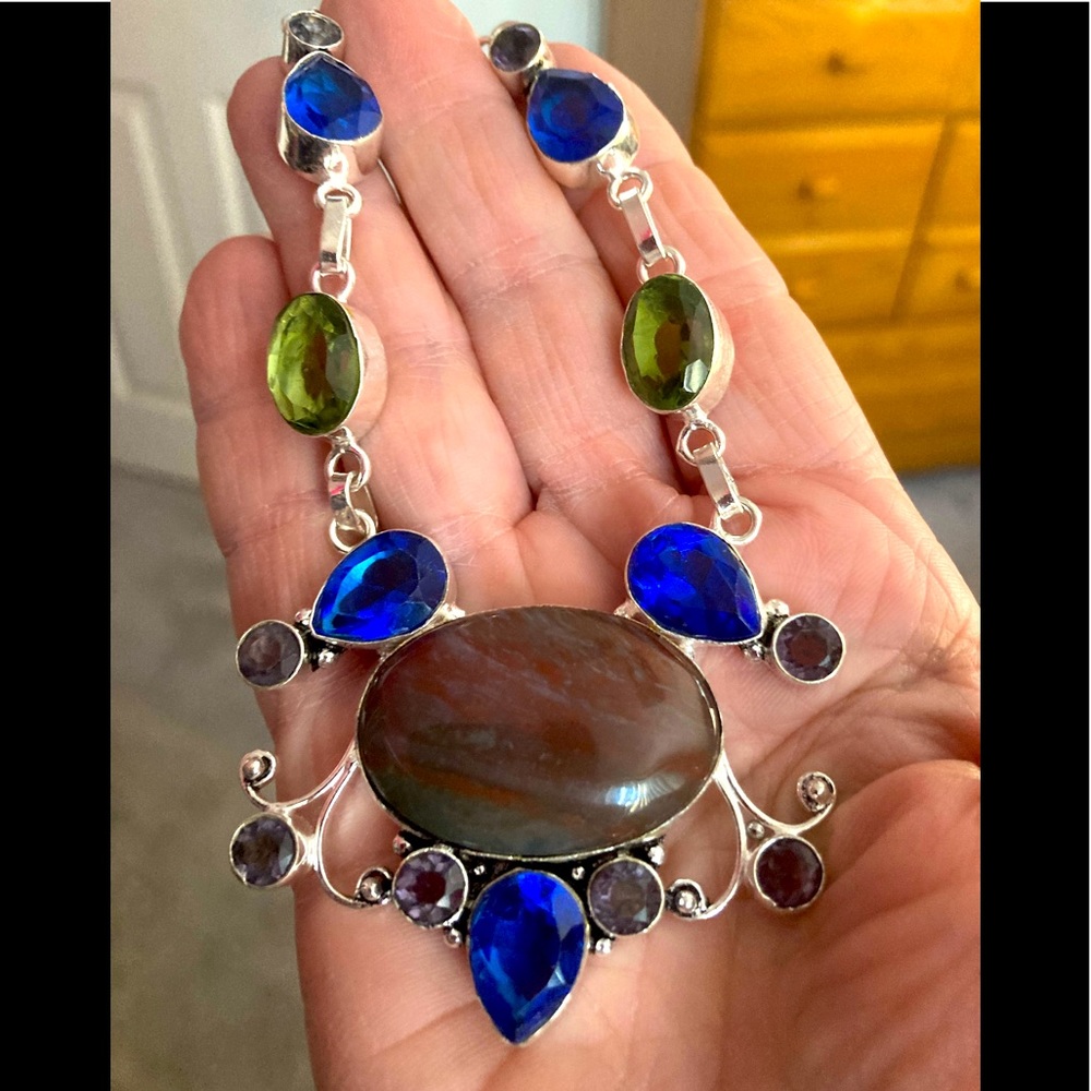 NEW Gorgeous Jasper & Peridot 925 Silver Necklace.